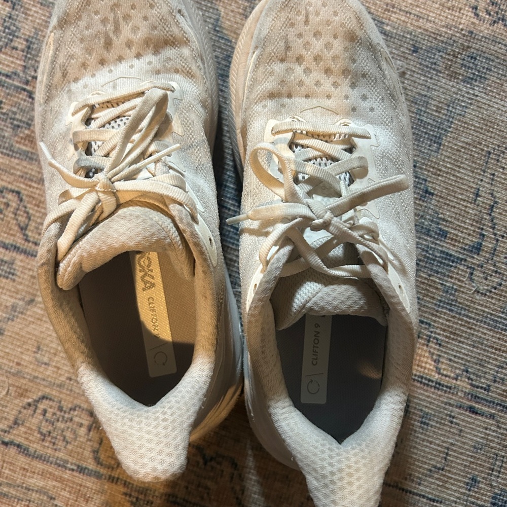 Hoka Clifton 9 8.5B